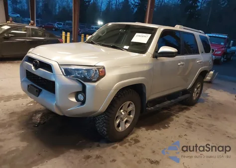 2018 Toyota 4Runner Sr5 z USA, uszkodzony, nr VIN JTEBU5JR7J5579351